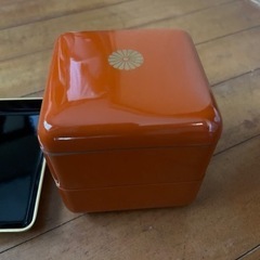 菊の紋章 お盆、重箱の画像