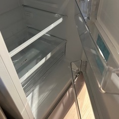 ピンクの冷蔵庫の画像