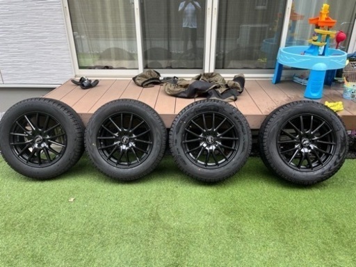 車のパーツ タイヤ、ホイール