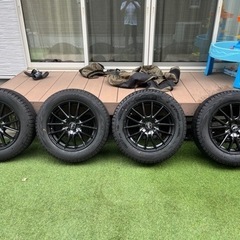 車のパーツ タイヤ、ホイール