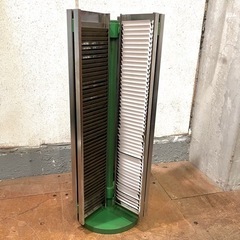 売約済み
【ジモティ限定価格！】【武蔵小山店】 ヴィンテージ 回転式ラック 陳列棚 ディスプレイスタンド 店舗什器 インテリア　インダストリアルの画像