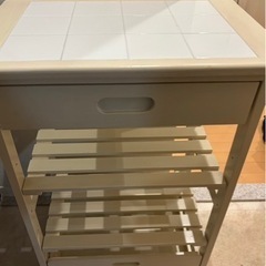 【お譲り先決定】食器棚　ロータイプ　キャスター付