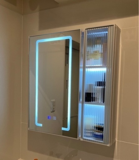 使用期間ごく僅か！ミラーキャビネット　洗面化粧台