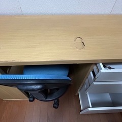 子ども用勉強机(イスの色が変わりました)の画像