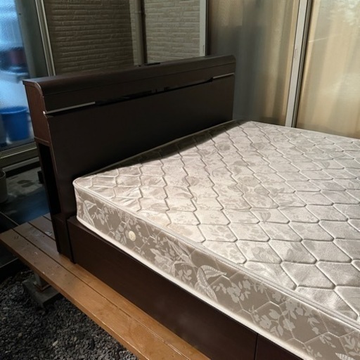 ニトリLEDライト、AC電源付きベッドフレーム+ボンネルコイルマットレス ダブルサイズ 相場合計69,800円