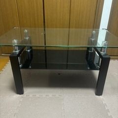 ガラスのローテーブル