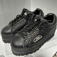 フィラ　厚底　スニーカー