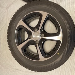 スタッドレスタイヤ 175/65/R15  ブリヂストン　ホイール付4本セット　車のタイヤ、ホイールの画像