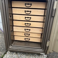 権利証や契約書、保険証券、預金通帳、印鑑証明書といった重要書類の保管の画像