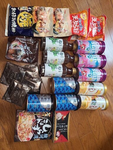 お菓子や食料品など