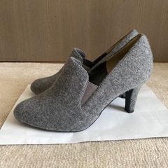 靴　ヒール　グレー　Lサイズ　レディース　24cm ツエード　ソリデルの画像
