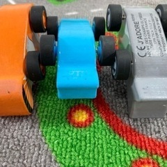 ミニカー 木製 マット付 おもちゃの画像