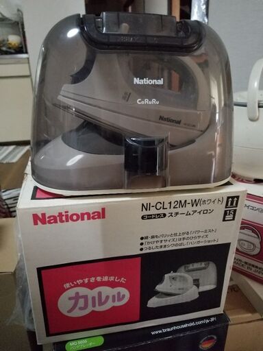 週末限定大処分大量出品中。コードレススチームアイロン。カルル。美品。