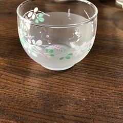 取りに来れる方限定 花柄ガラス湯呑  茶托つき 4セットの画像