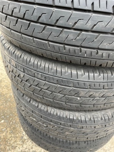 工賃無料！！195/80R15 107N ラジアルタイヤ4本 MACOTOU様受渡予定195/80R15 107/105N LT DUNLOP ラジアルタイヤ 
