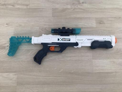 ナーフ　X-SHOT クールストライカー