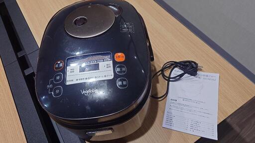 家電 炊飯器　2〜10合 2023年度製　マイコン炊飯ジャー　GD-M182