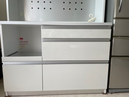 食器棚、キッチンボード
