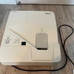 NEC 超単焦点プロジェクターの画像