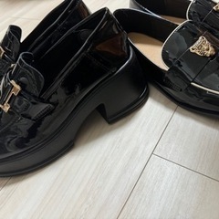 新品パンプスと厚底ローファー靴　の画像
