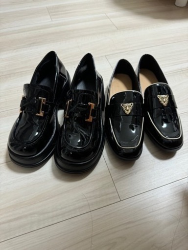 新品パンプスと厚底ローファー靴