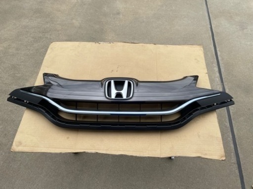 売却御礼　新車外し　極美品　ホンダ　純正 前期 フロントグリル　フィット HV