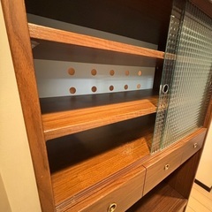 食器棚　レトロ風の画像