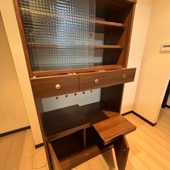 食器棚　レトロ風の画像