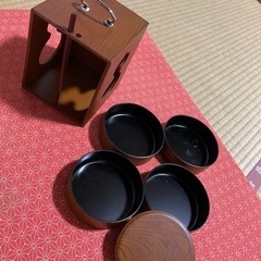 1人用行楽弁当箱　4段重ね箱付き小物入れの画像