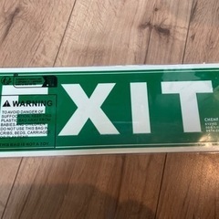EXIT サイン 蓄光 出口 看板 プラスチック製 アメリカン　雑貨の画像