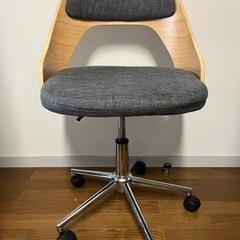 オフィスチェア　椅子  木製背もたれの画像