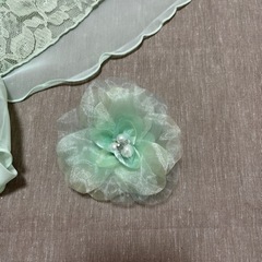 結婚式用 レースのストールとコサージュの画像