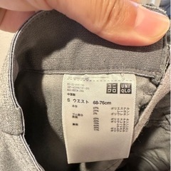 今月末で処分　ユニクロ スラックスパンツ Sサイズ グレーの画像