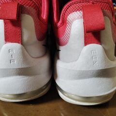NIKE AIR MAX AXIS 27.0 中古の画像