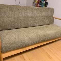 シンプルなデザインのソファ