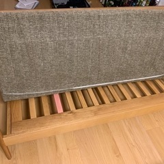 シンプルなデザインのソファの画像