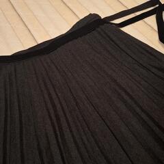 lune moire スカート 黒 ブラック ひざ丈 プリーツ ルネモアレの画像