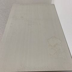 小さめの食器棚、本棚の画像