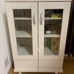 小さめの食器棚、本棚