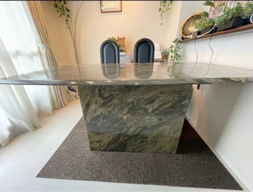 【決まりました】大理石のダイニングテーブル