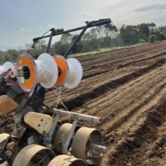 4条　シーダーテープ用種まき機