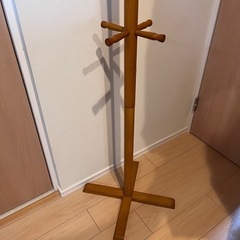 木製ハンガーラックの画像