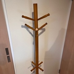 木製ハンガーラックの画像