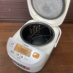 炊飯器の画像