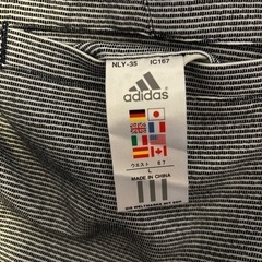 adidasのゴルフスカート&ゴルフの本の画像