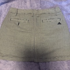 adidasのゴルフスカート&ゴルフの本の画像