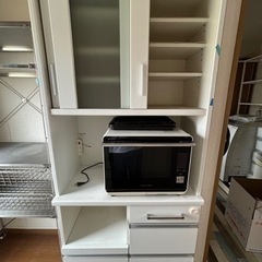 キッチン食器棚の画像