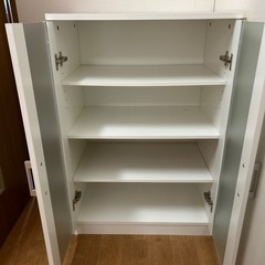 食器棚の画像