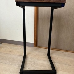 サイドテーブルの画像