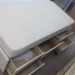 「ジモティー見た」で5％OFF！【セミシングルベッド】セミシングルベッド シングルベッド　マットレス付き 引き出し付き :ホワイトの画像